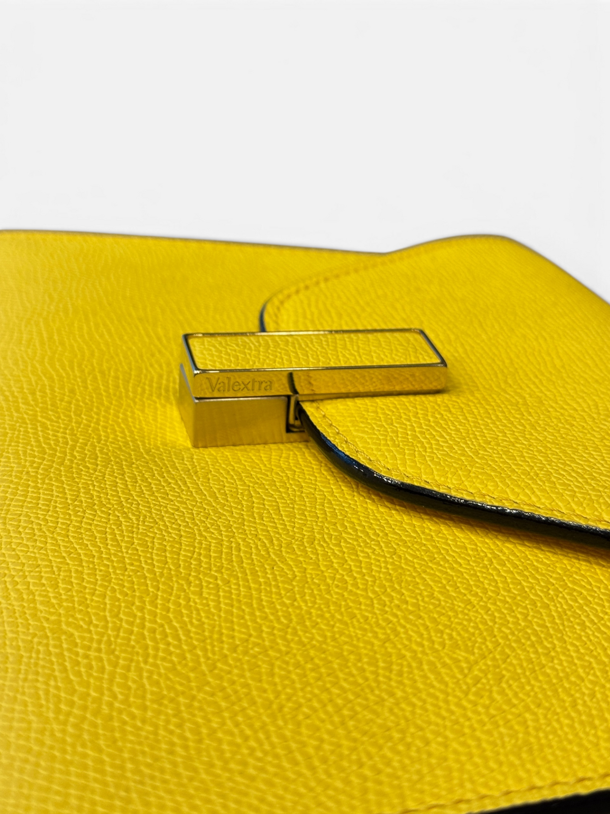 Valextra Top Handle Amarillo en Piel Italiana con Correa