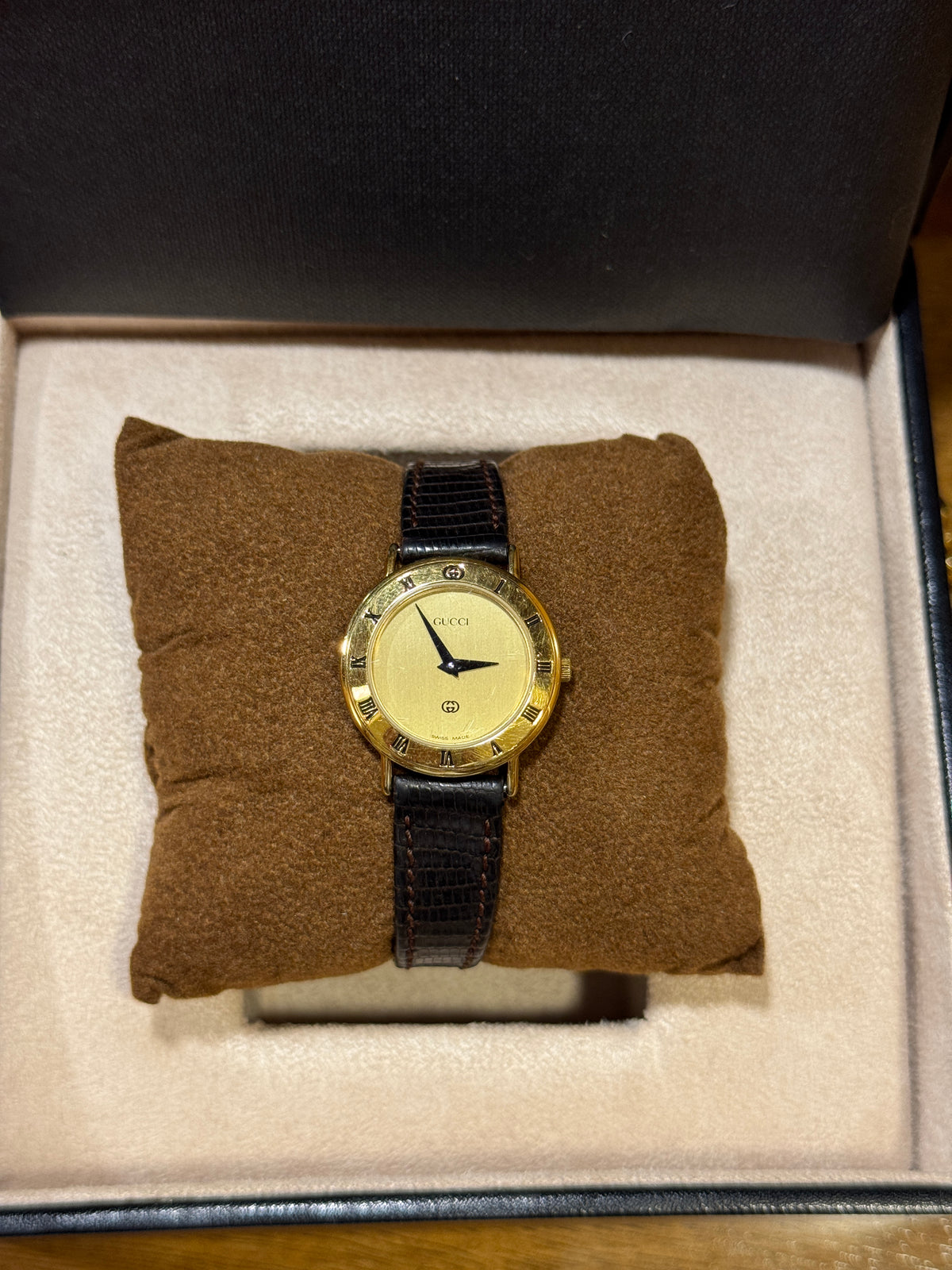 Gucci Dorado Números Romanos Dama