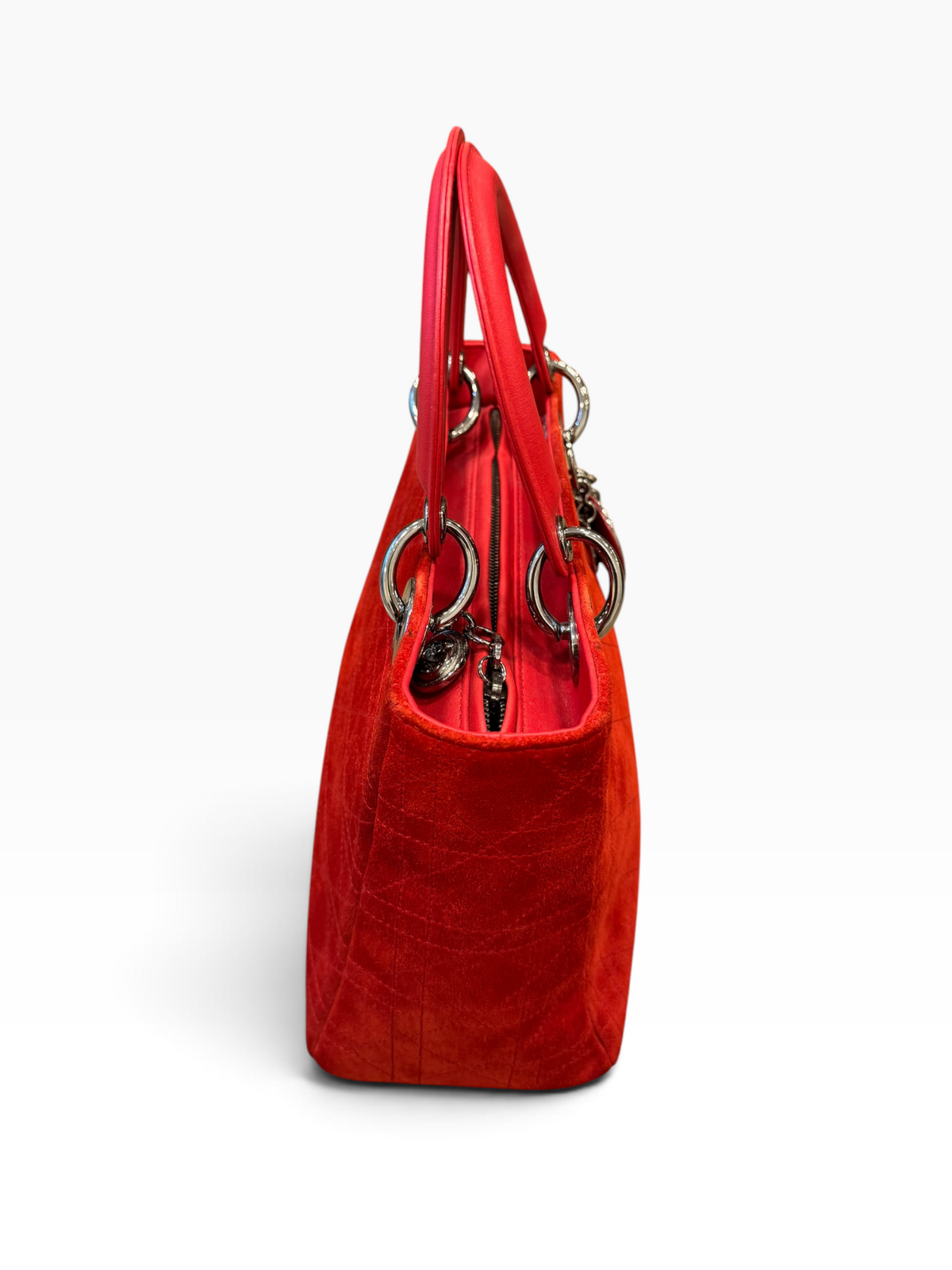 Bolso Christian Dior Lady Dior Medium en Gamuza Roja – Era Galliano