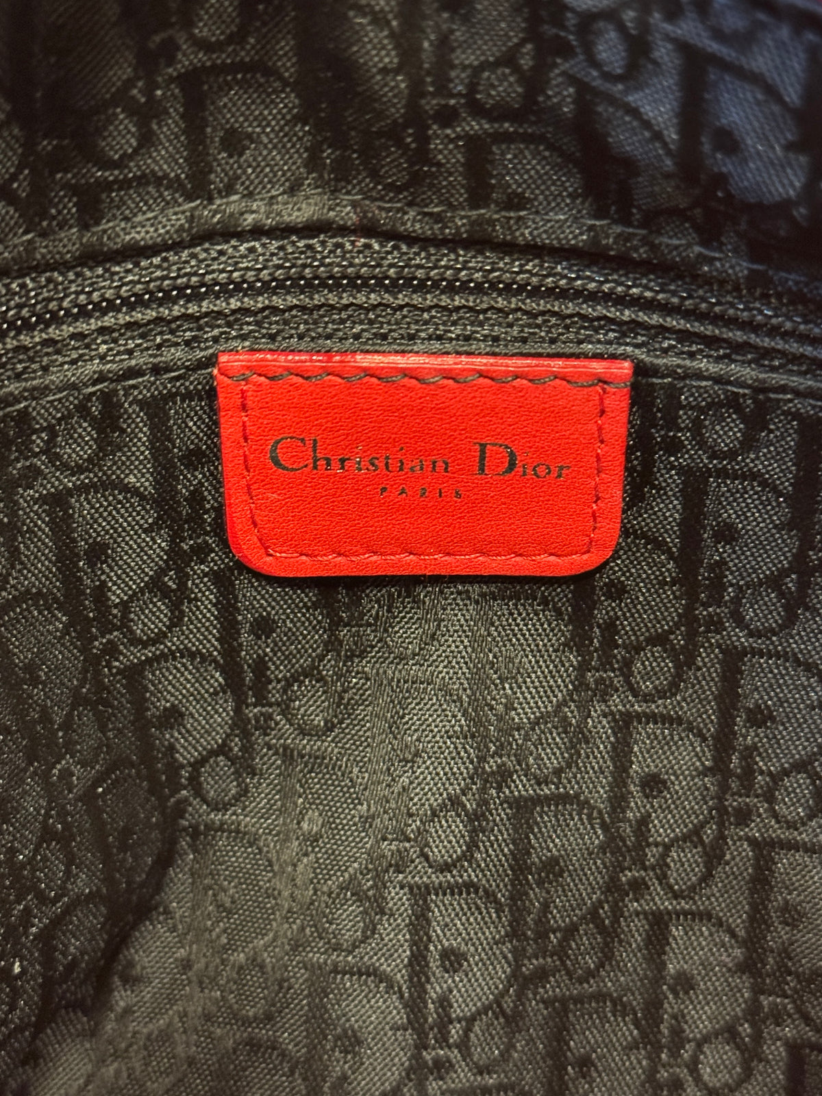Bolso Christian Dior Lady Dior Medium en Gamuza Roja – Era Galliano