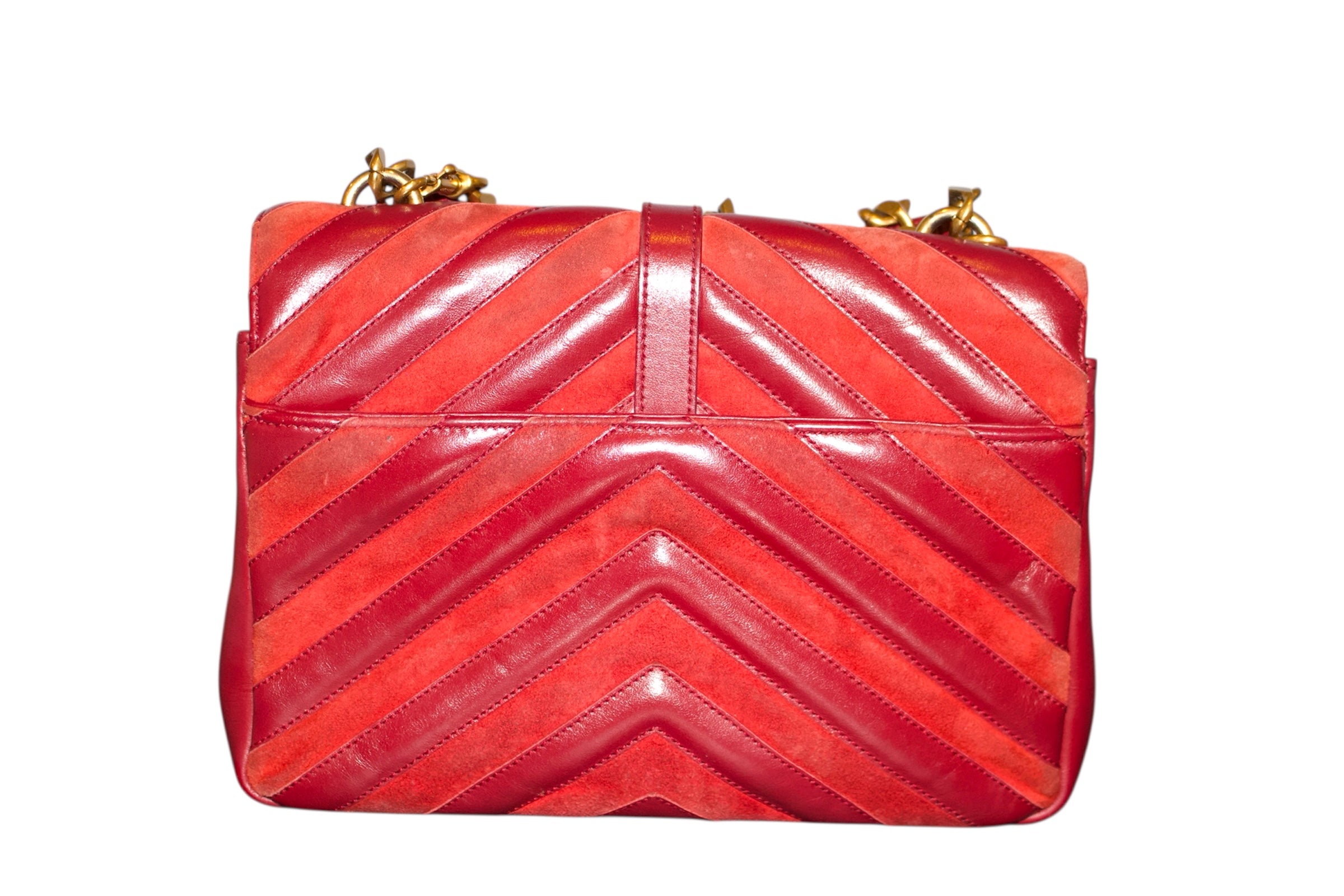 Saint Laurent College Medium – Piel Matelassé Roja con Herrajes Dorados.