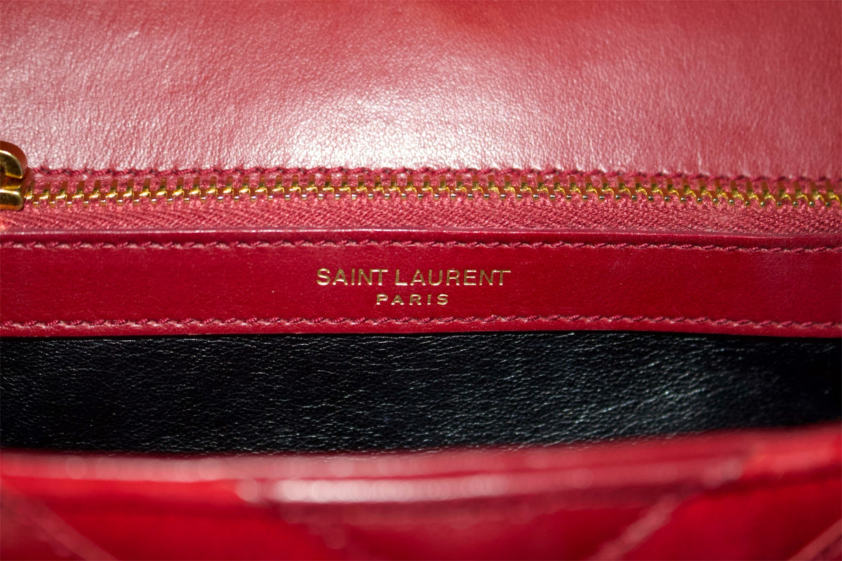 Saint Laurent College Medium – Piel Matelassé Roja con Herrajes Dorados.