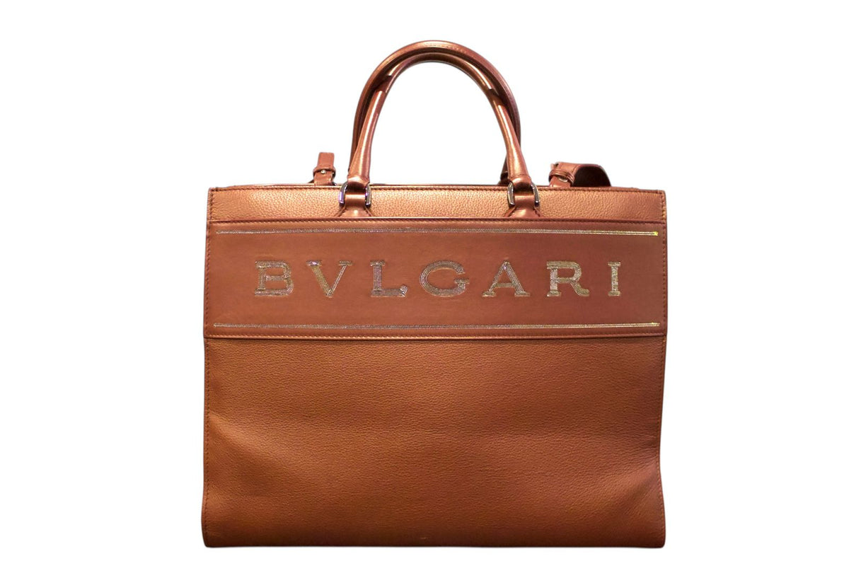 Bolsa Bvlgari Tote en Piel Graneada Color Vino con Logo Frontal
