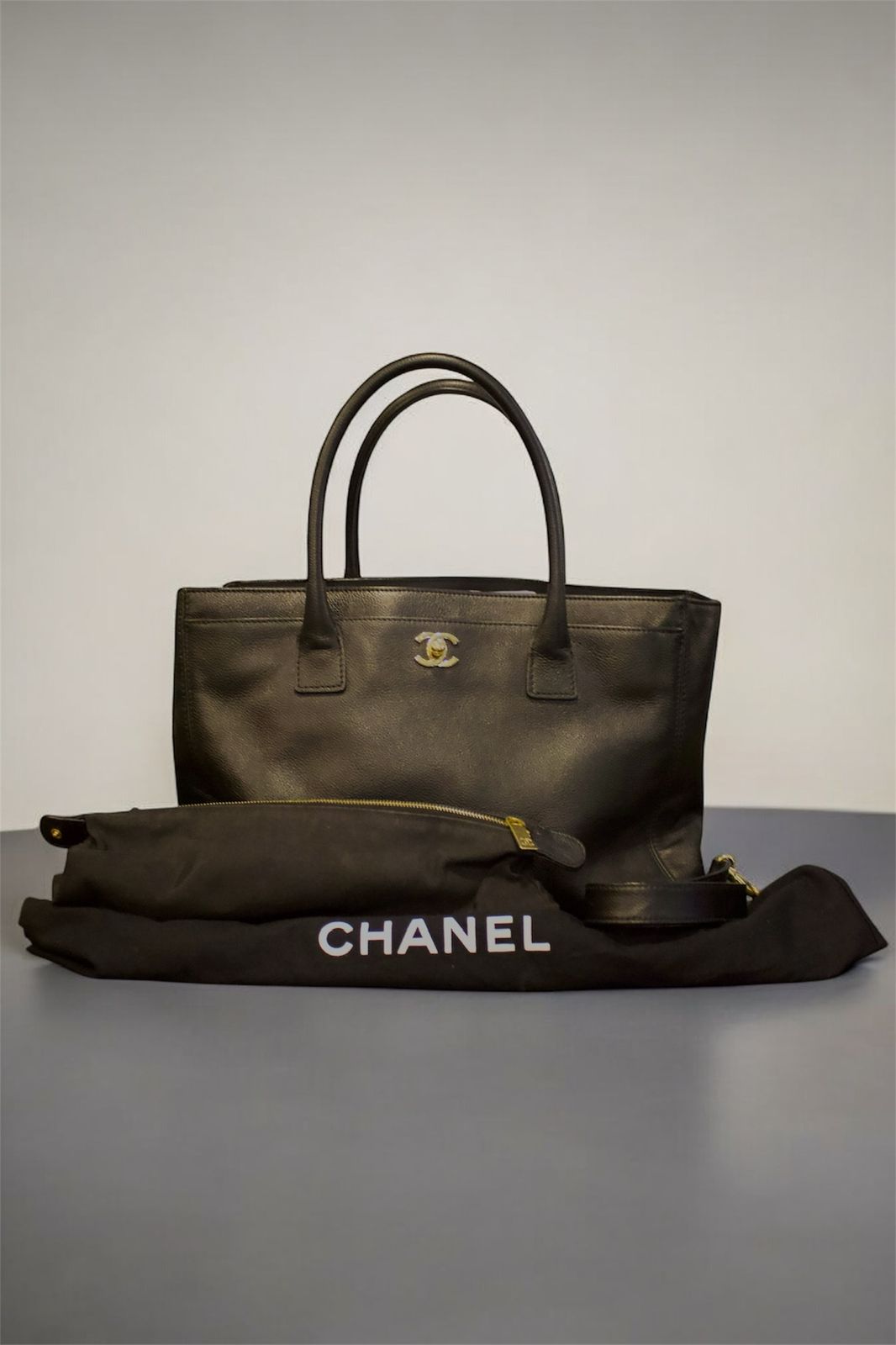 Bolso Chanel Executive Tote .