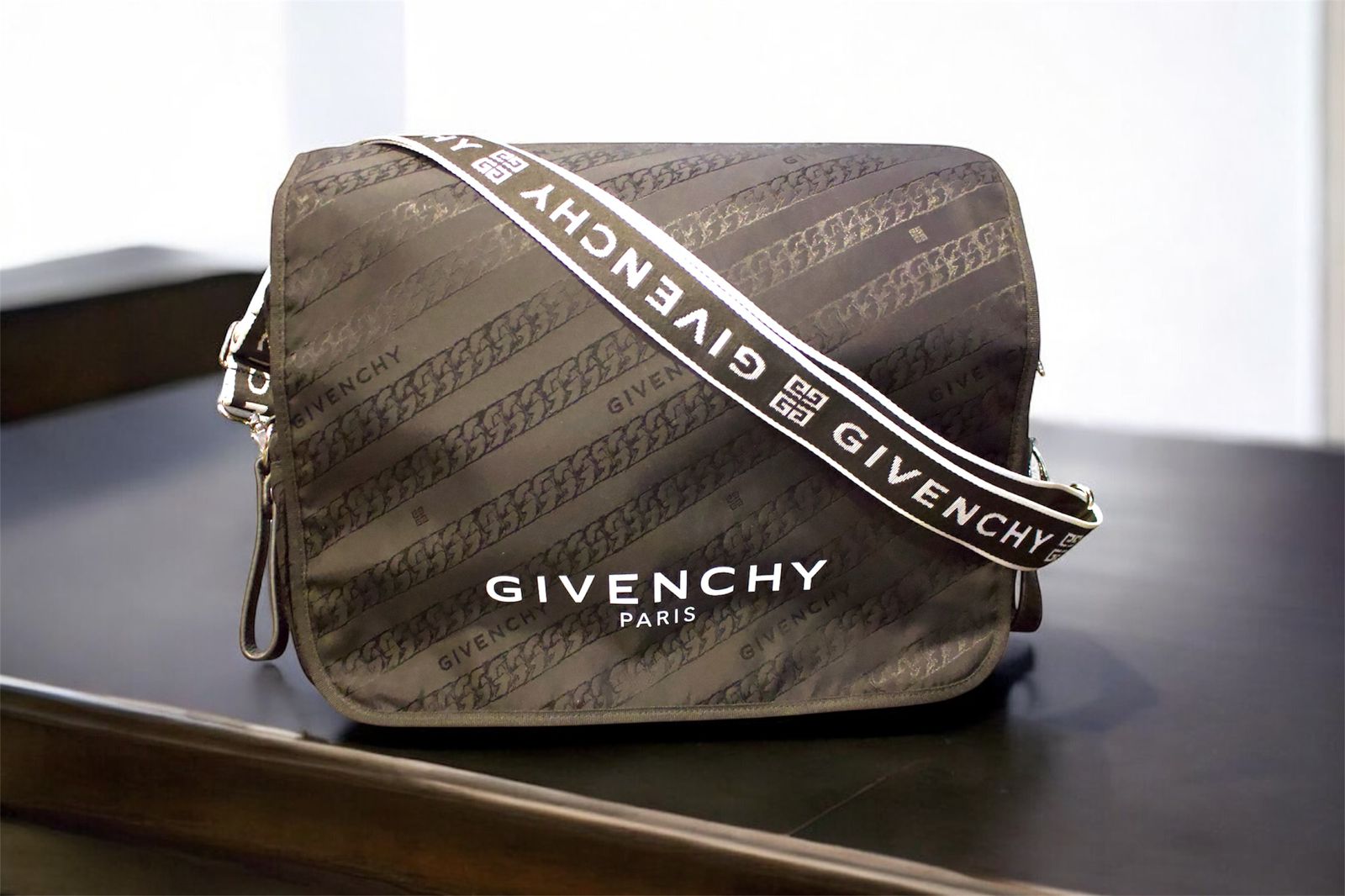 Givency Messenger