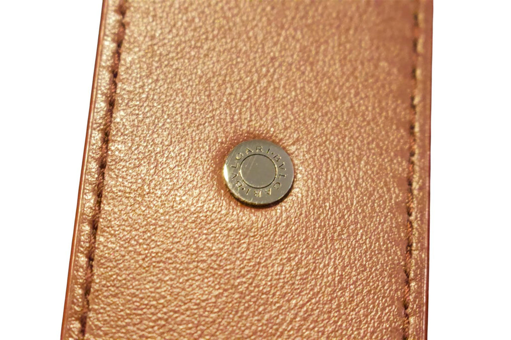 Bolsa Bvlgari Tote en Piel Graneada Color Vino con Logo Frontal