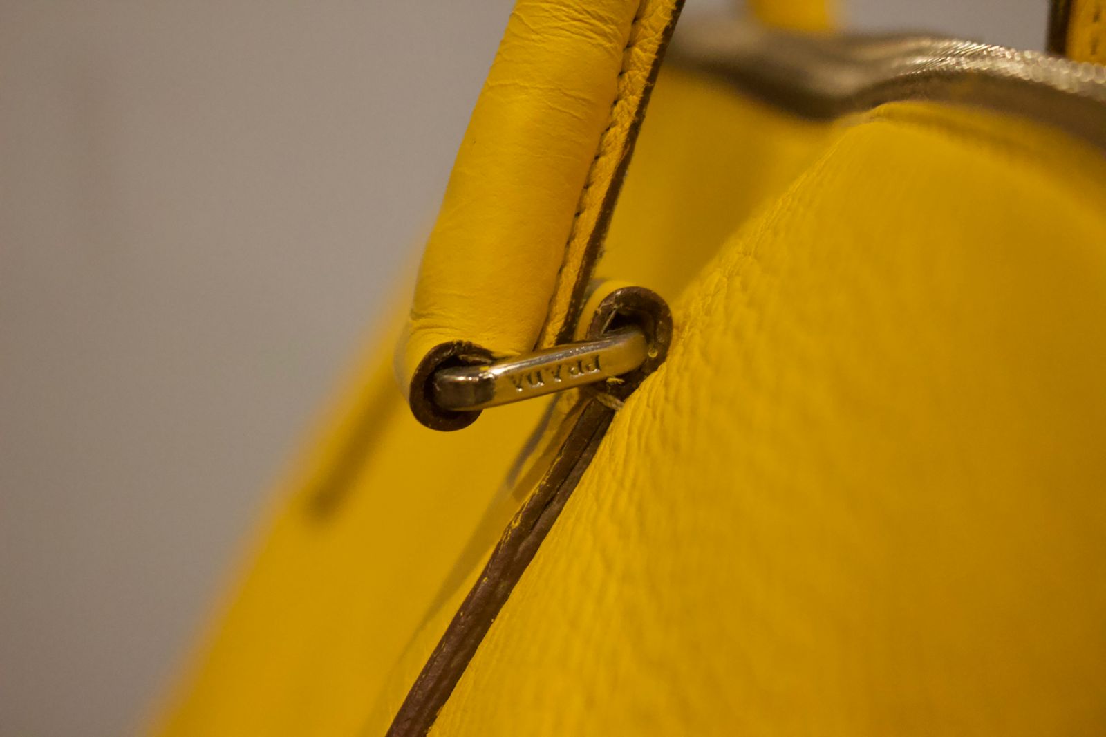 Bolso Prada Galleria Amarilla