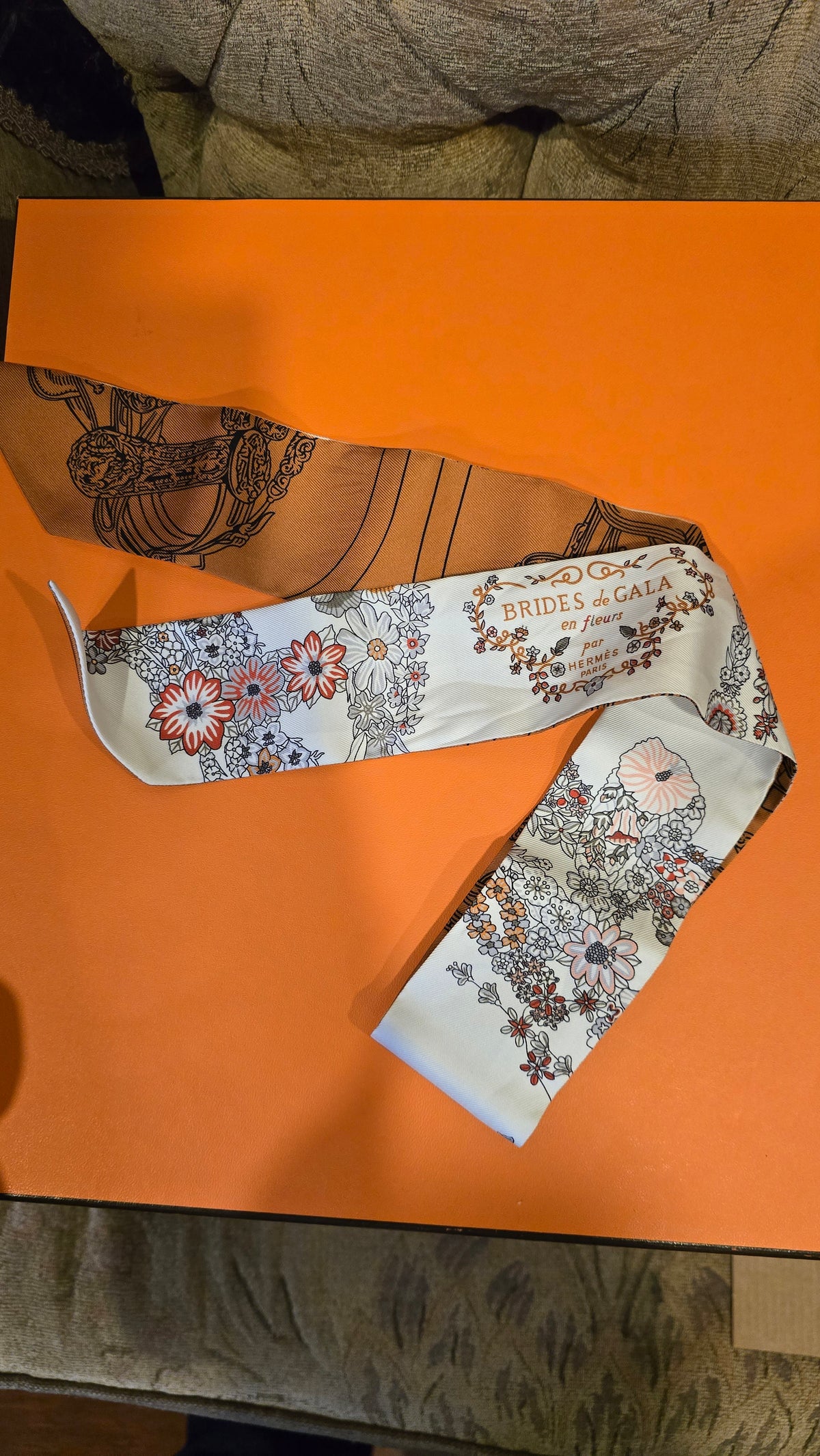 Twilly de Hermès “Brides de Gala en Fleurs”.