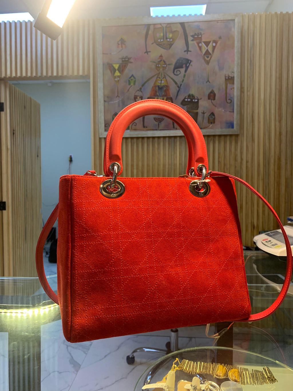 Bolso Christian Dior Lady Dior Medium en Gamuza Roja – Era Galliano