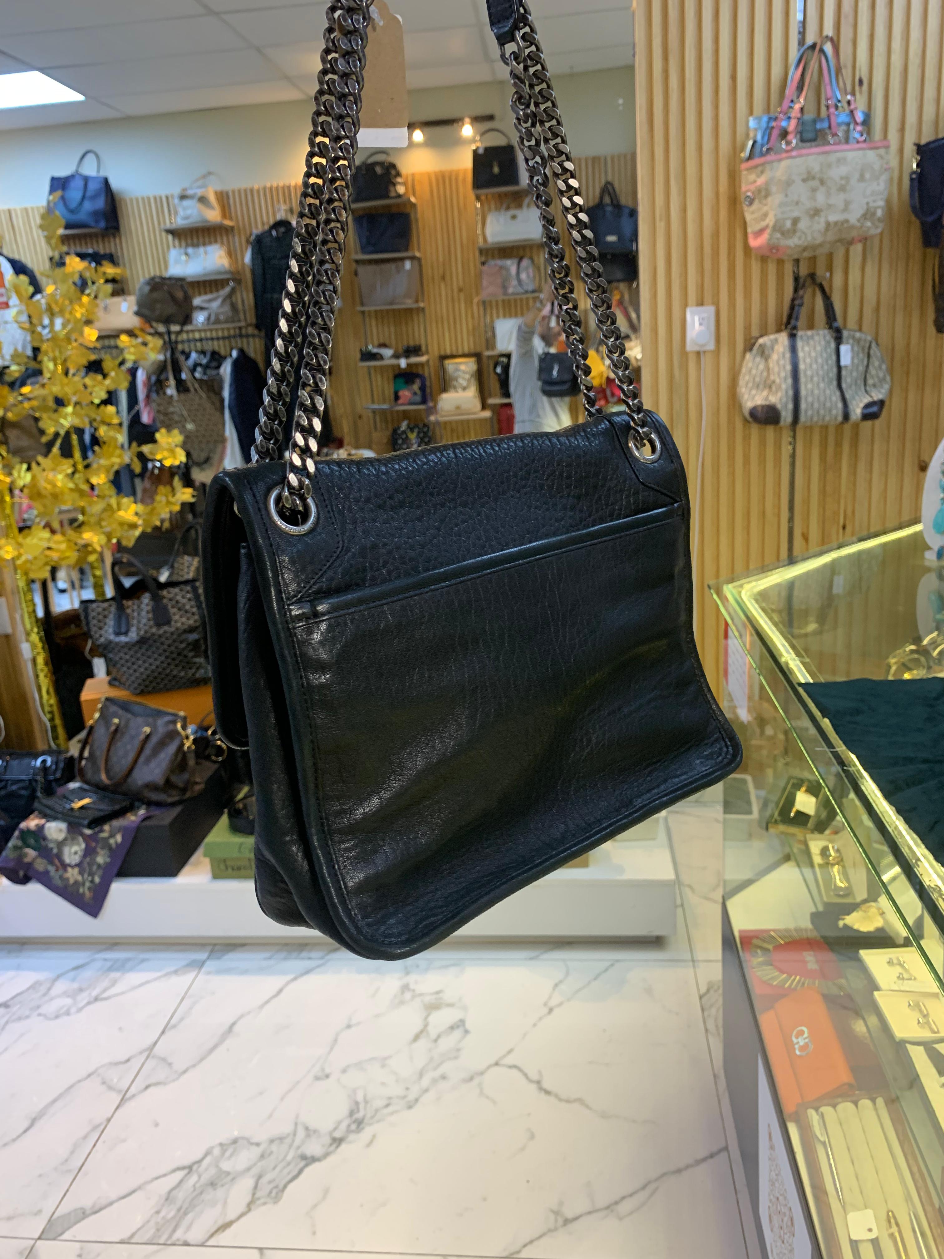 Bolso Saint Laurent Monogram YSL en  piel granulada Negra con cadena Metalica.