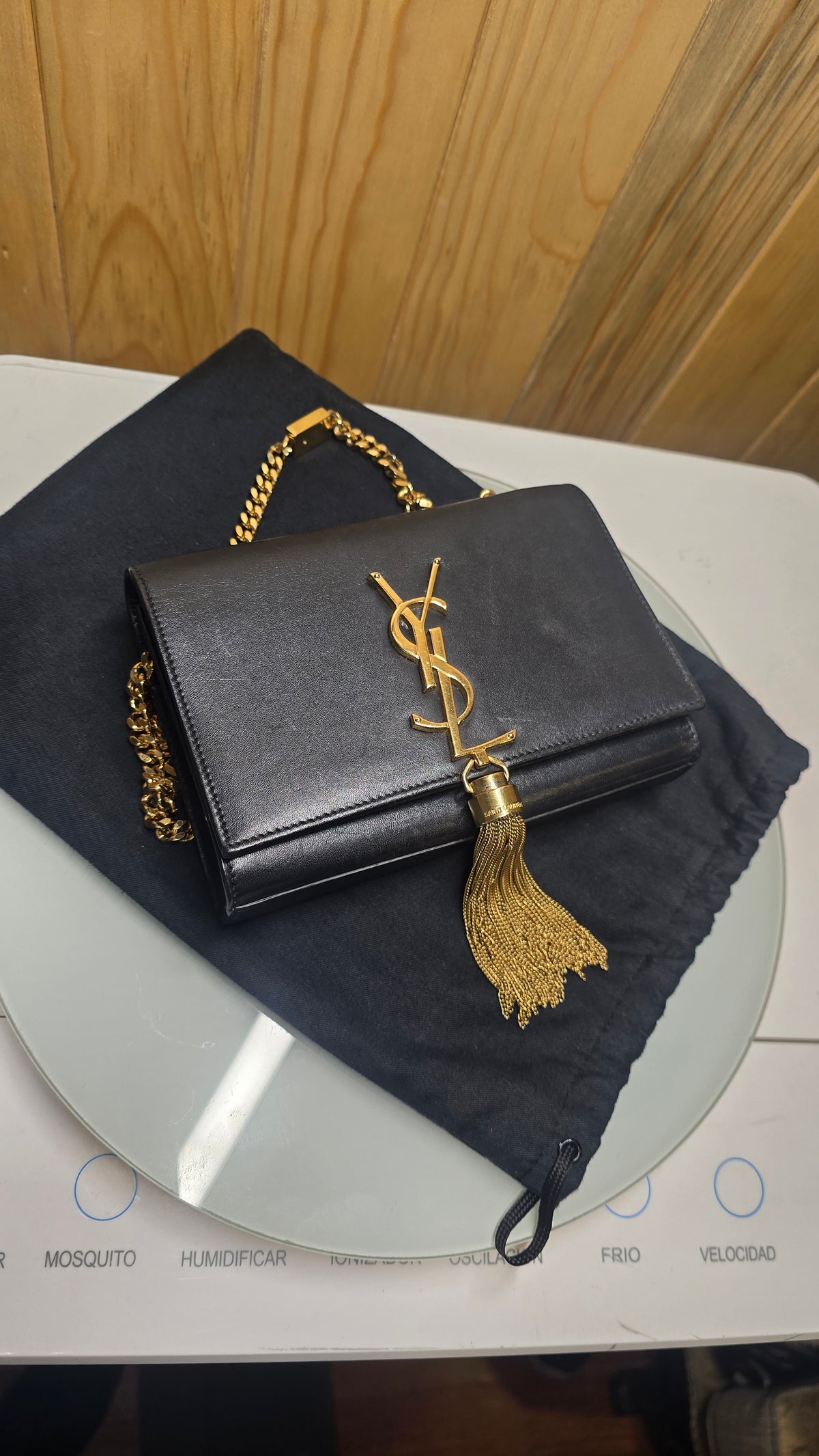 Bolso Saint Laurent Kate Tassel negro piel con herrajes dorados