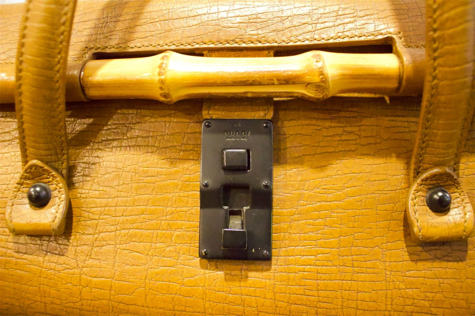 Bolso Gucci Bullet de Bambú Vintage en Piel Color Miel