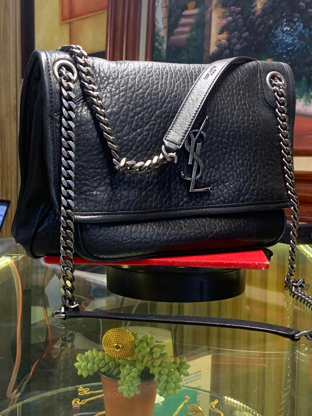 Bolso Saint Laurent Monogram YSL en  piel granulada Negra con cadena Metalica.