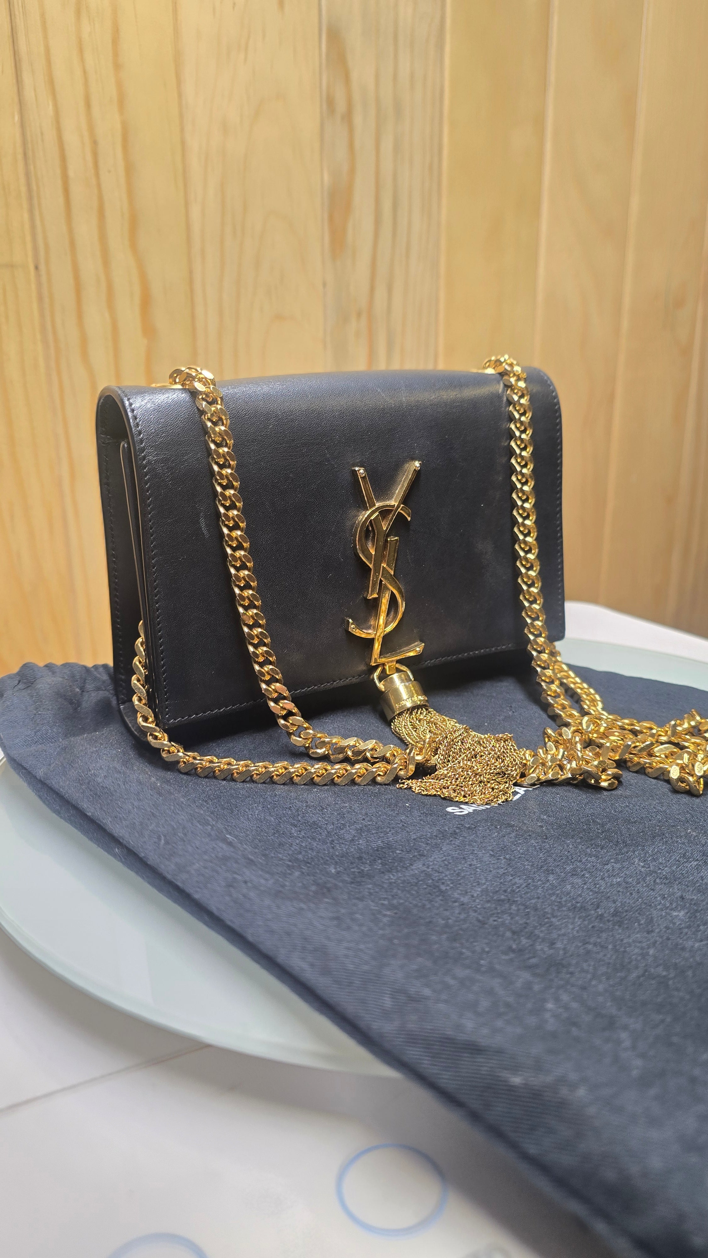 Bolso Saint Laurent Kate Tassel negro piel con herrajes dorados