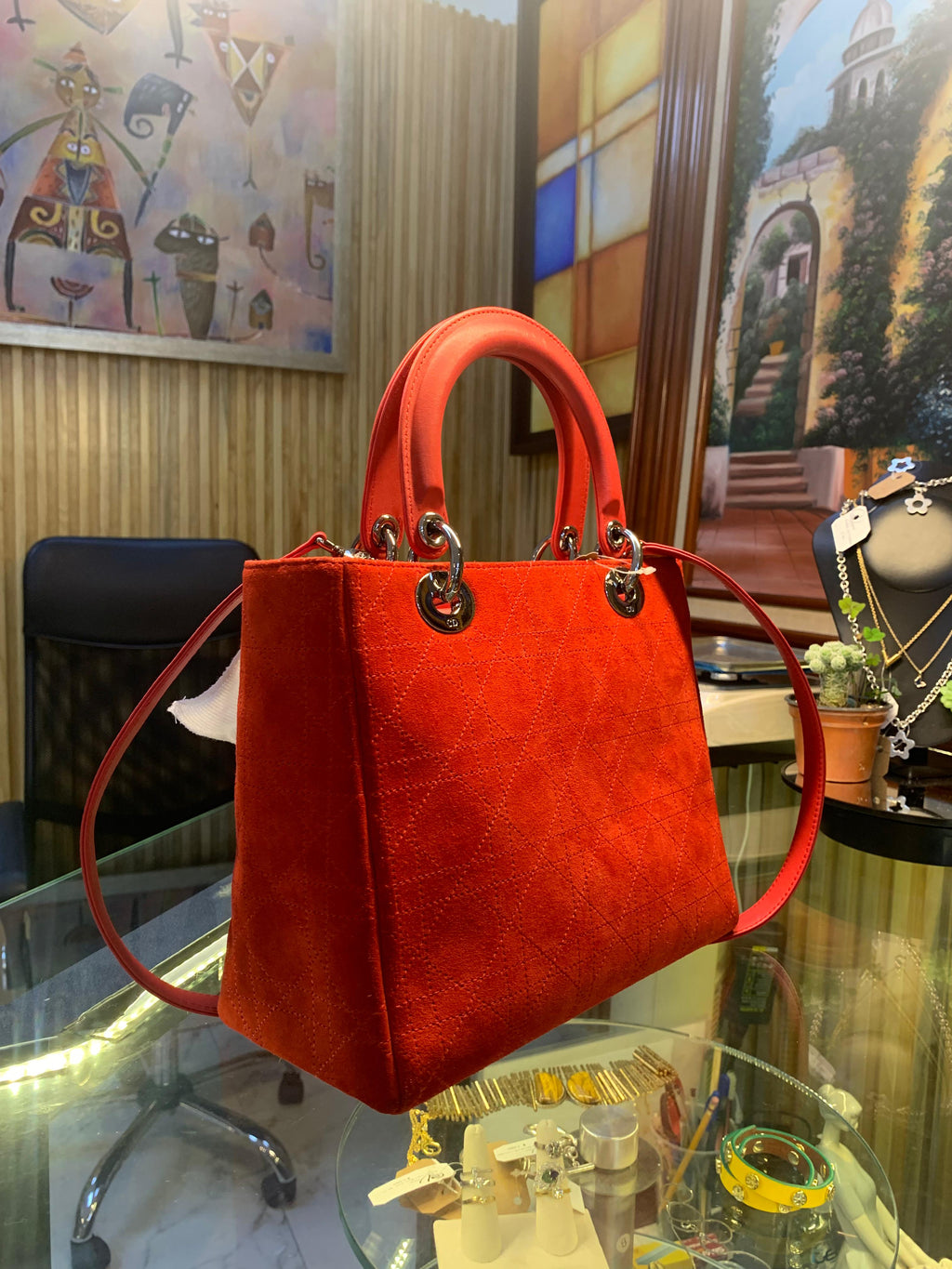 Bolso Christian Dior Lady Dior Medium en Gamuza Roja – Era Galliano