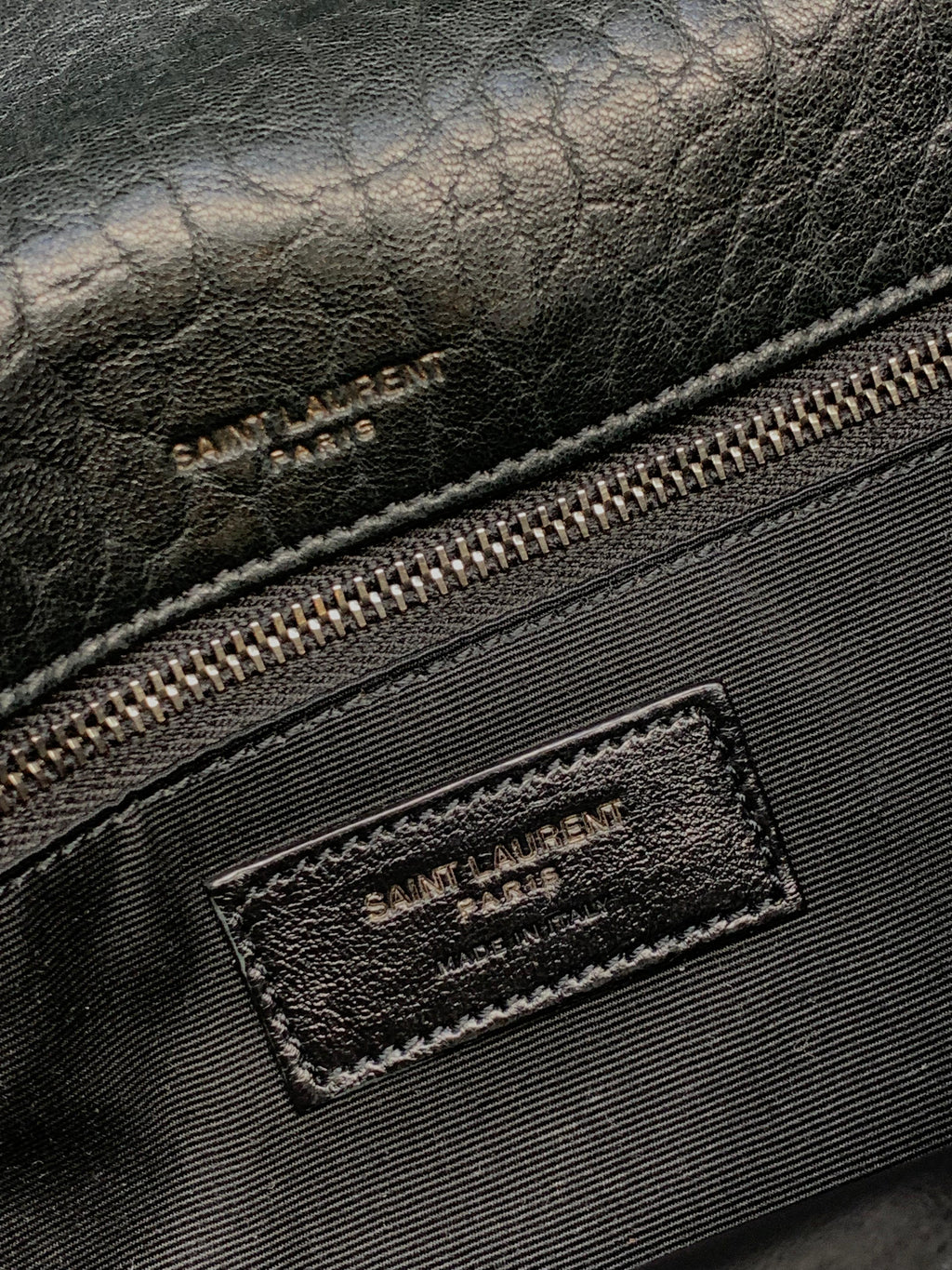 Bolso Saint Laurent Monogram YSL en  piel granulada Negra con cadena Metalica.