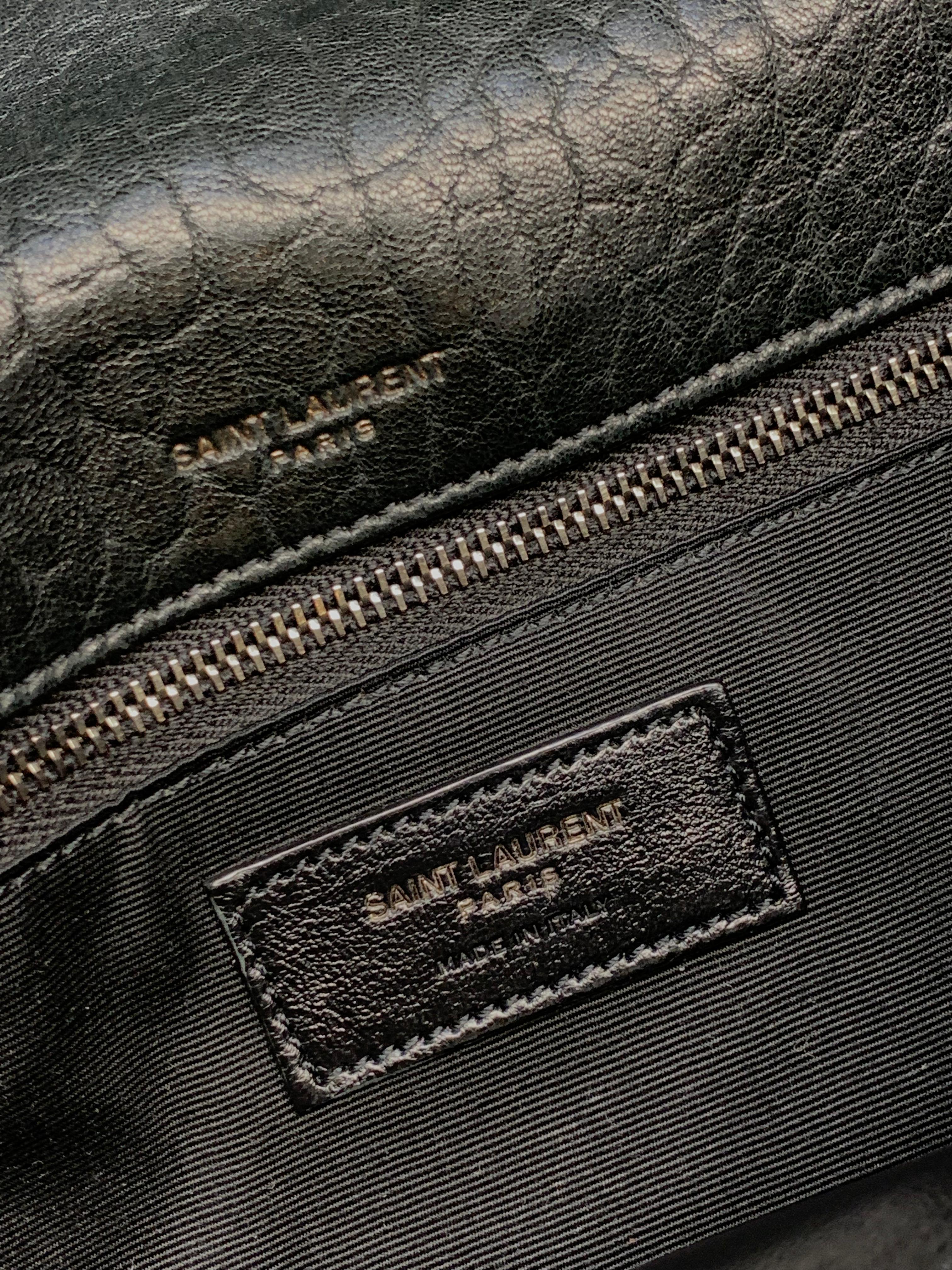 Bolso Saint Laurent Monogram YSL en  piel granulada Negra con cadena Metalica.