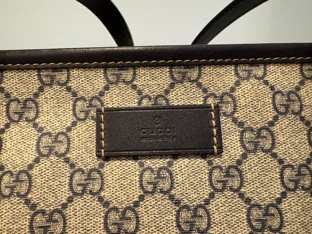 Bolso Tote Gucci en Canvas GG Supreme Beige con Cierre y Asas de Piel