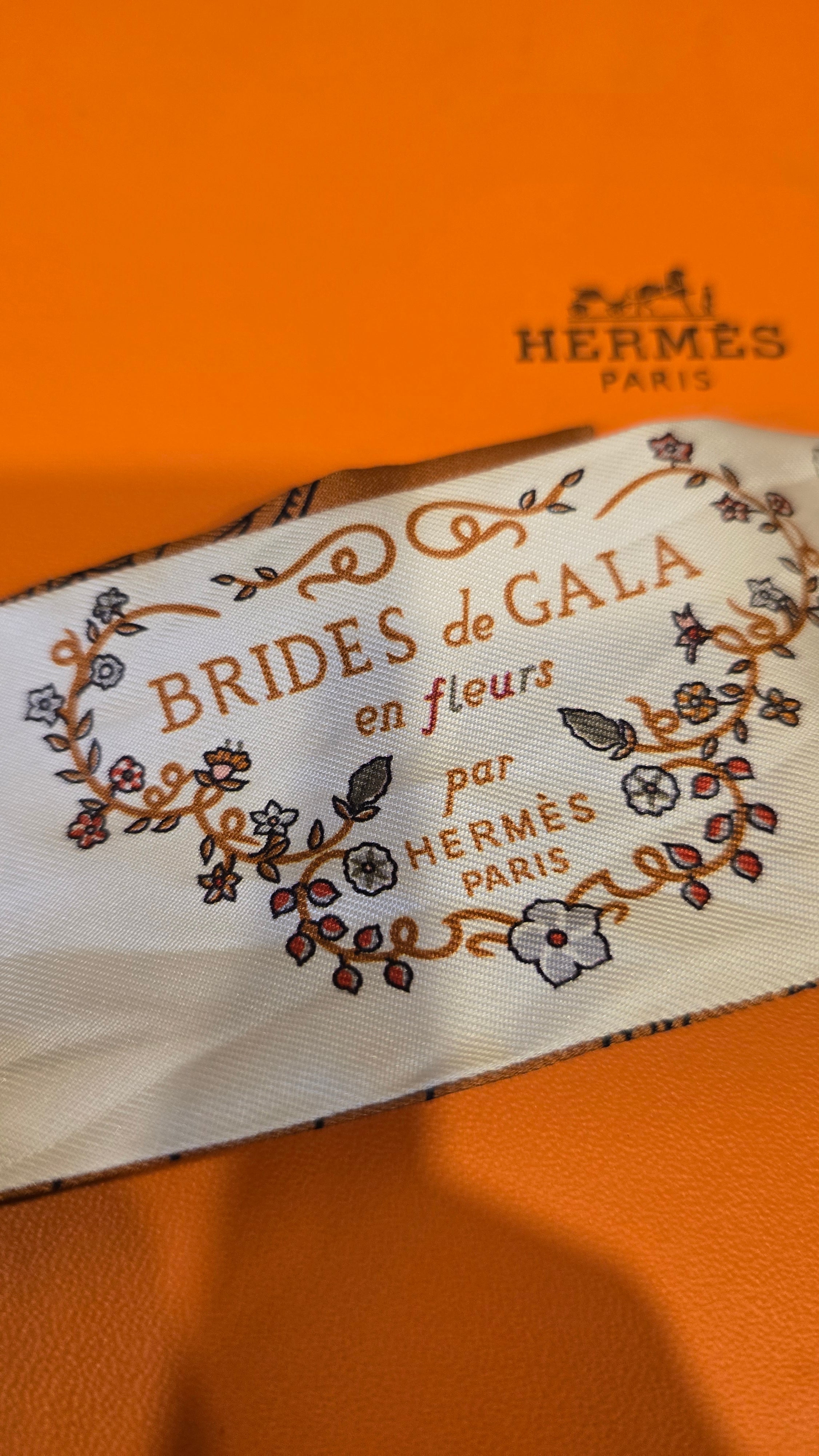 Twilly de Hermès “Brides de Gala en Fleurs”.