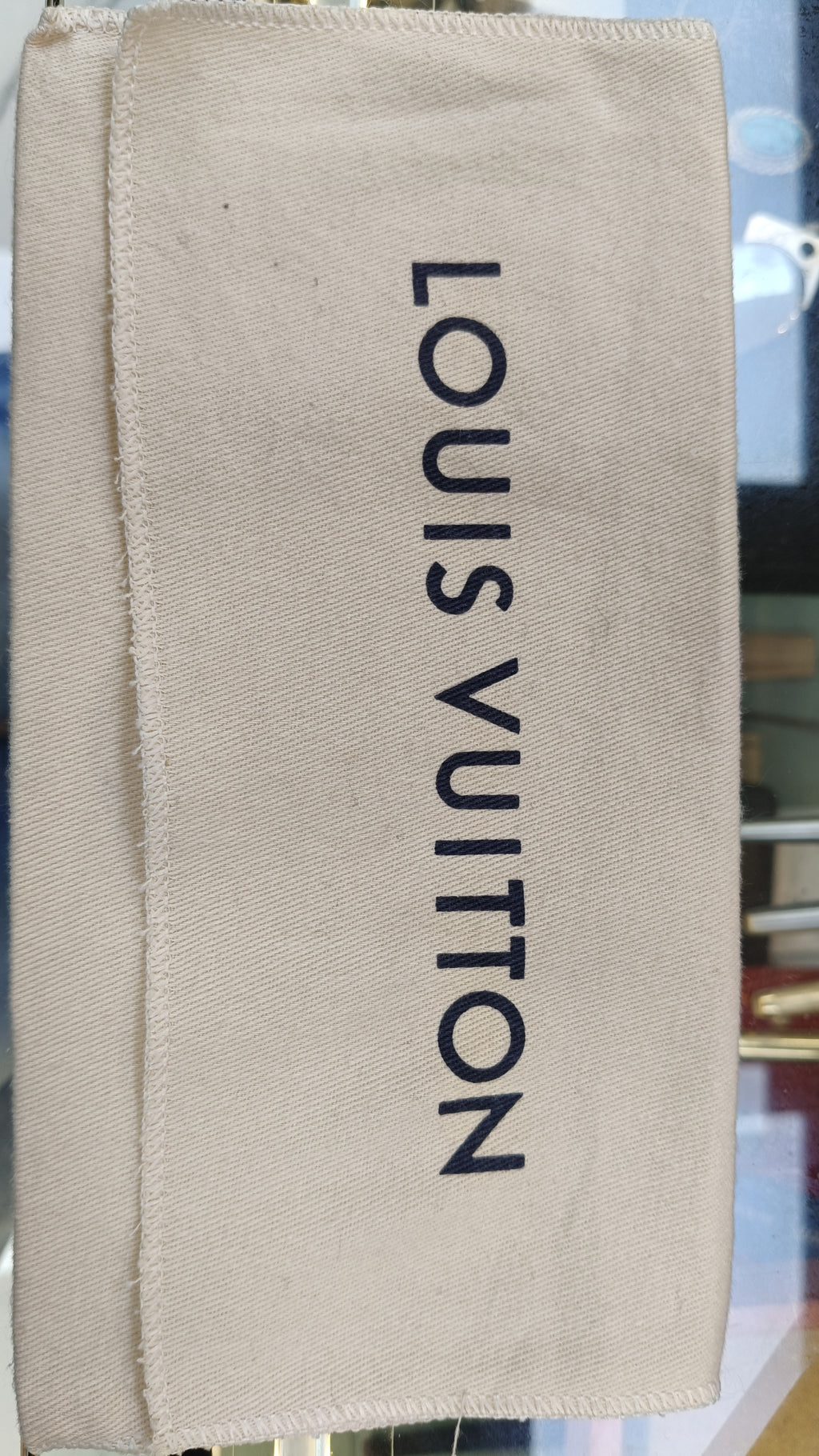 Cartera Louis Vuitton con cierre de solapa