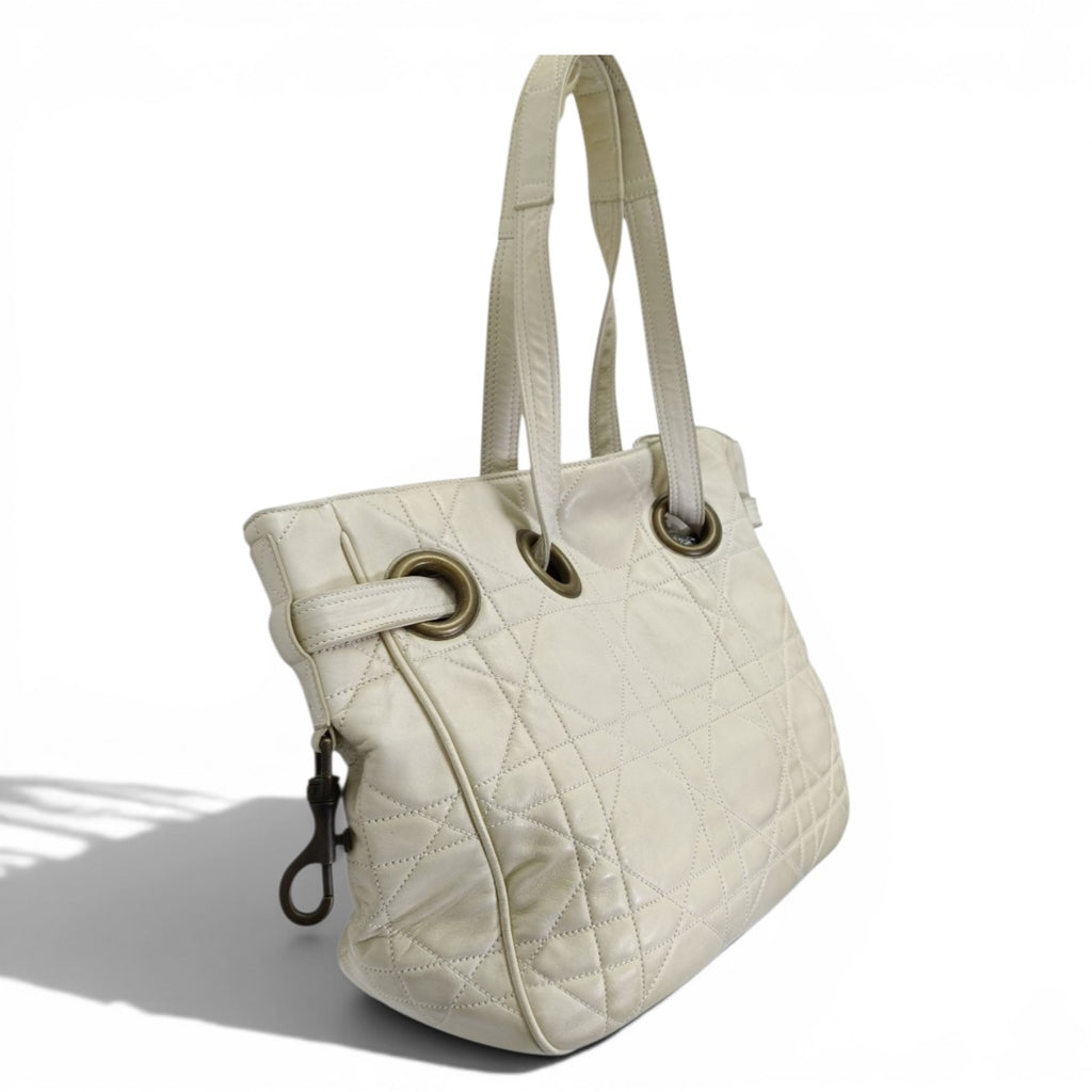 Bolso tote Dior Con Costuras Cannage.