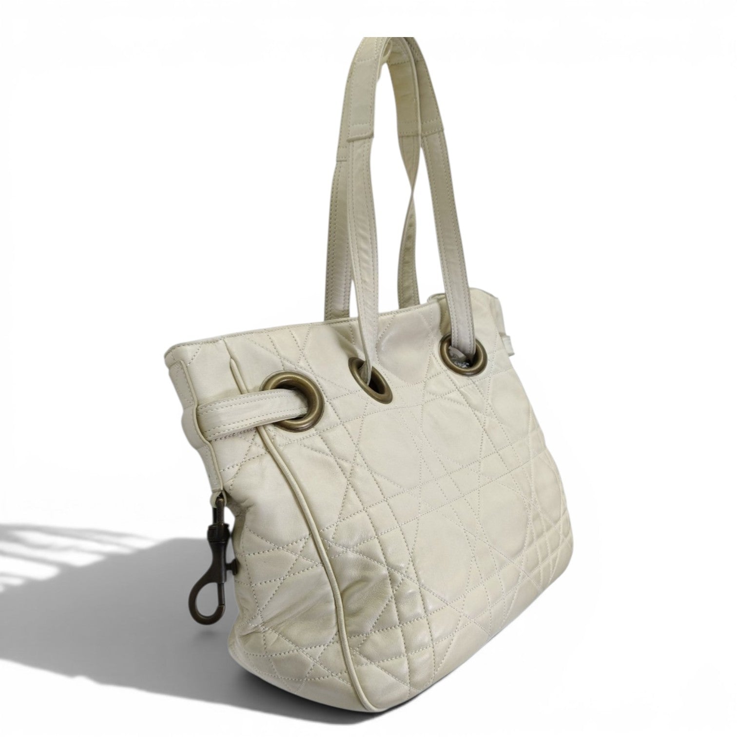 Bolso tote Dior Con Costuras Cannage.