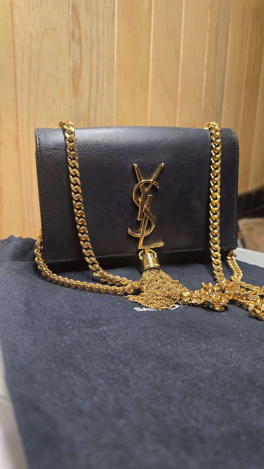 Bolso Saint Laurent Kate Tassel negro piel con herrajes dorados