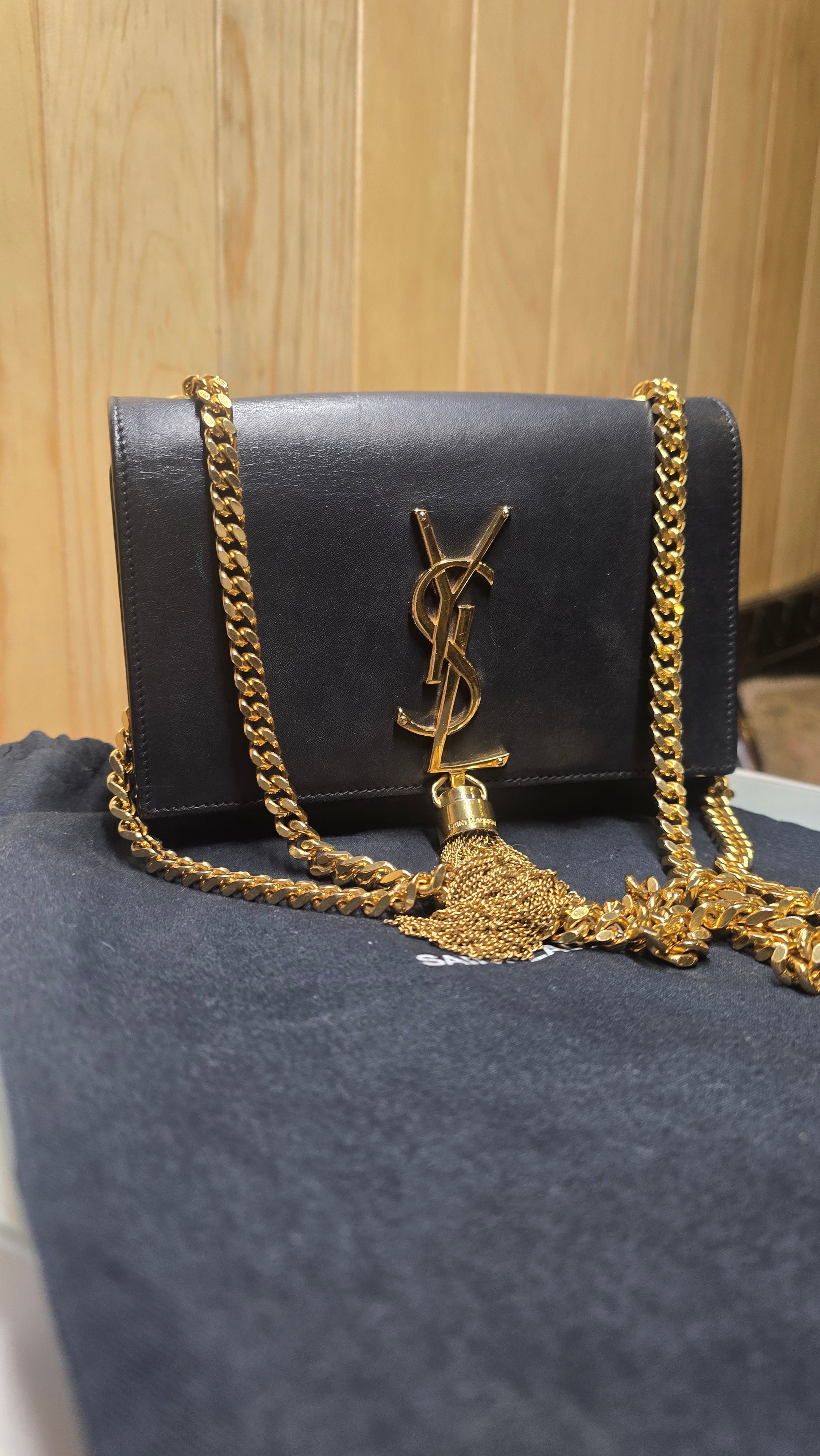 Bolso Saint Laurent Kate Tassel negro piel con herrajes dorados