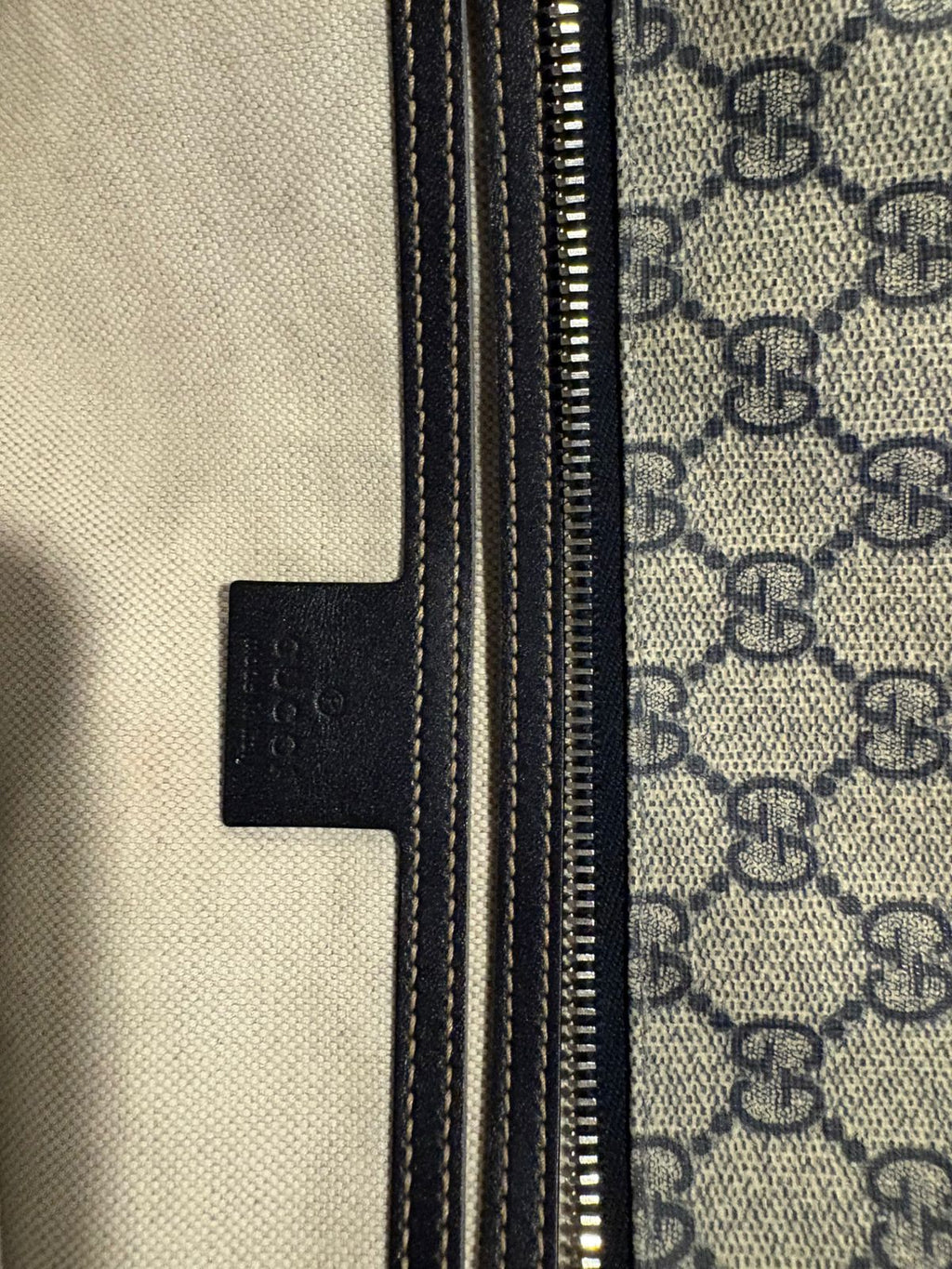Bolso Tote Gucci en Canvas GG Supreme Beige con Cierre y Asas de Piel
