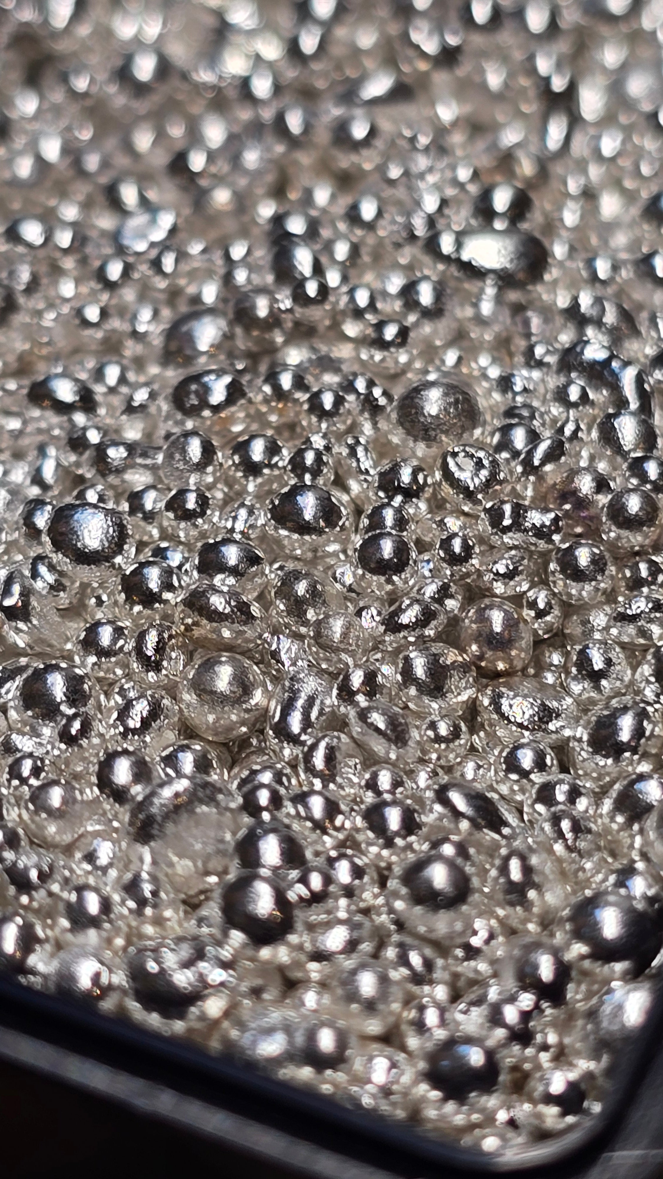 100 gramos de granalla de plata .999 de pureza.