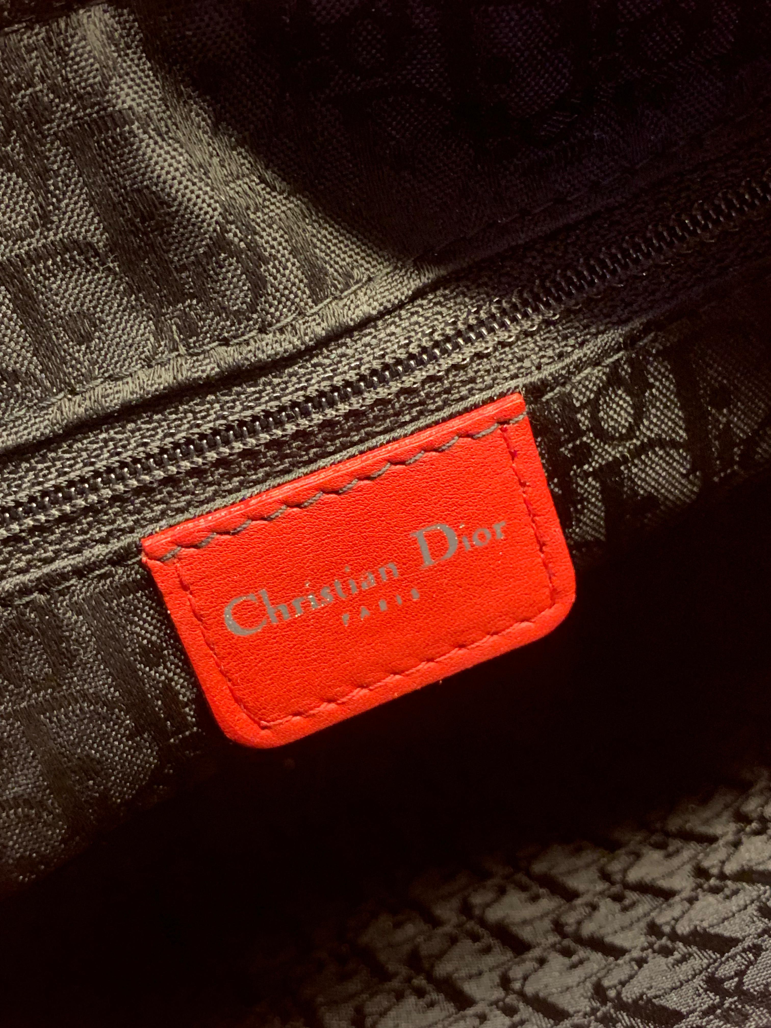 Bolso Christian Dior Lady Dior Medium en Gamuza Roja – Era Galliano