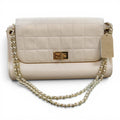 Chanel Chocolate Bar East West (E/W) Flap Bag (con broche Mademoiselle)