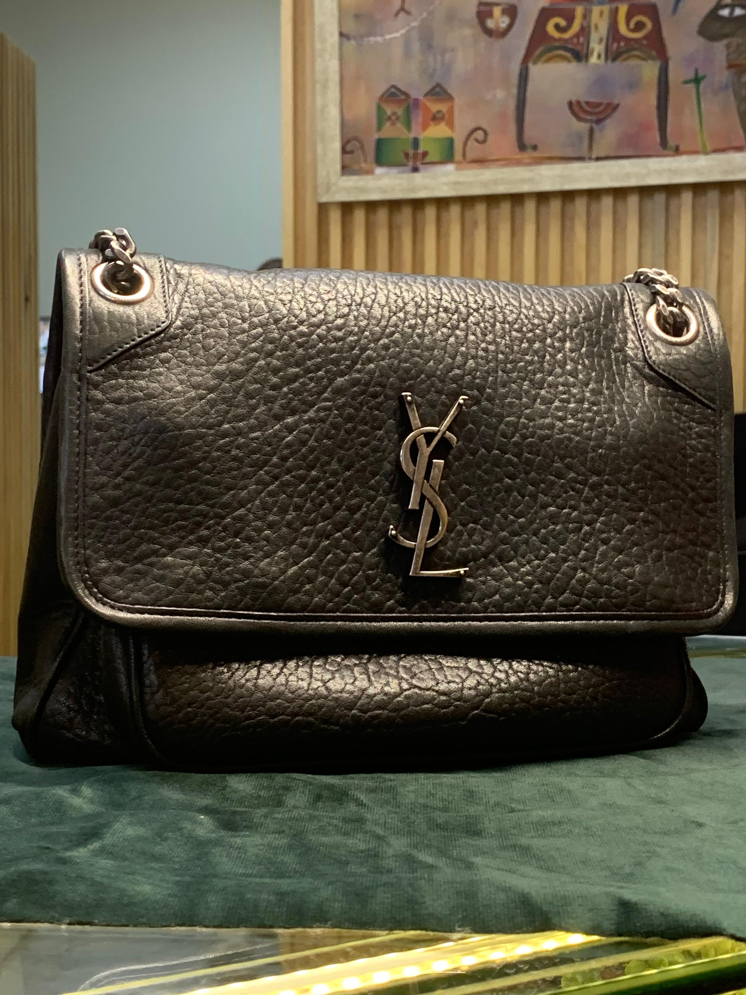 Bolso Saint Laurent Monogram YSL en  piel granulada Negra con cadena Metalica.